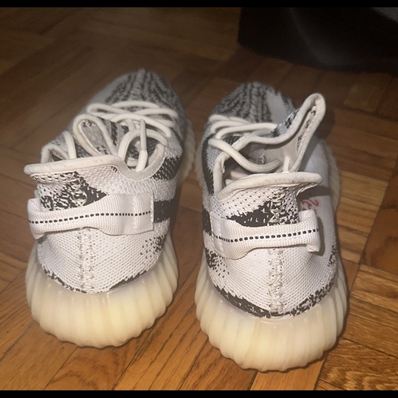 Yeezy Boost 350 V2 Zebra - Picture 6 of 7